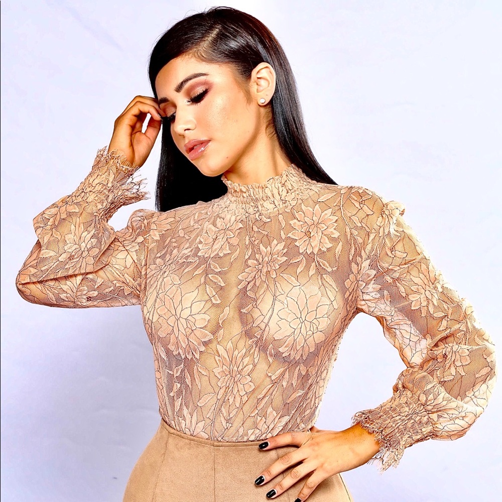 Tan Floral Pattern All Lace Top!! NWT!!